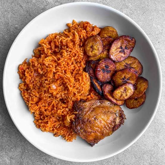 Jollof rice w/ Chicken & Plantain
